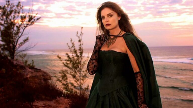 Tracy Scoggins Dante's Cove3