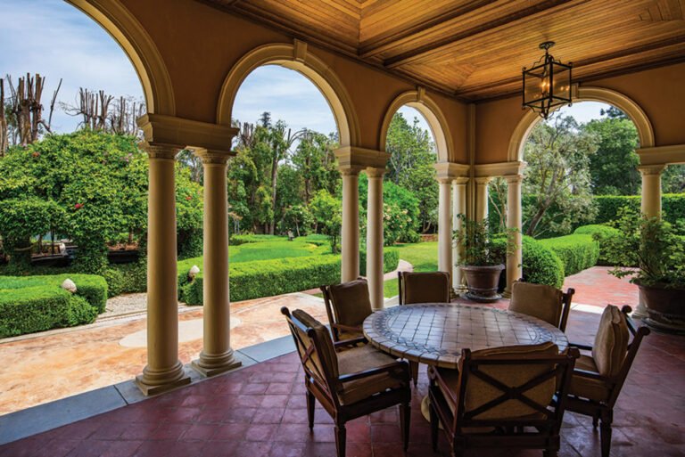 1145-arden-rd-pasadena-ca-back-patio