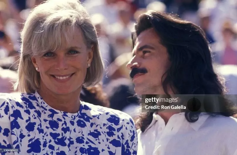 FLUSHING, QUEENS, NY - SEPTEMBER 8:   Actress Linda Evans and musician Yanni attend the 1990 U.S. Open Tennis: Women's Singles Finals: Steffi Graf vs. Gabriela Sabatini on September 8, 1990 at the USTA National Tennis Center in Flushing, Queens, New York. (Photo by Ron Galella, Ltd./Ron Galella Collection via Getty Images)