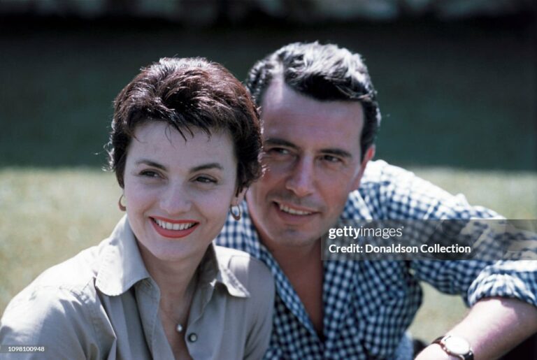 LOS ANGELES - JULY 23: Actor John Forsythe and his wife Julie Warren pose for a portrait on July 23, 1957 in Los Angeles, California. (Photo by Richard C. Miller/Donaldson Collection/Getty Images)
