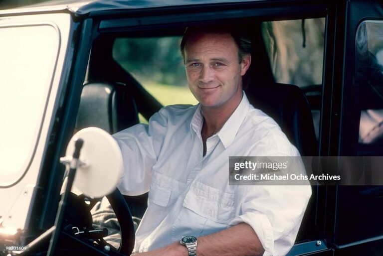 BEVERY HILLS, CA - NOVEMBER 1986: English actor Christopher Cazenove poses for a portrait in November 1986 in Beverly Hills, California. (Photo by Michael Ochs Archives/Getty Images)