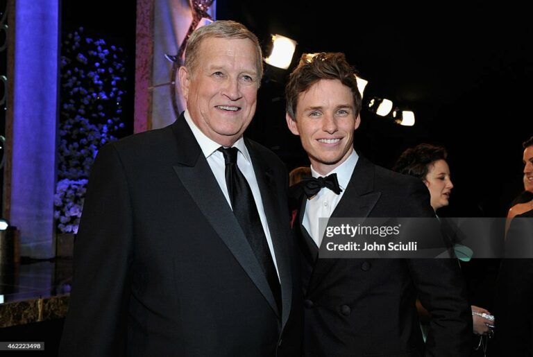 LOS ANGELES, CA - JANUARY 25:  Actors Ken Howard (L) and Eddie Redmayne during TNT's 21st Annual Screen Actors Guild Awards at The Shrine Auditorium on January 25, 2015 in Los Angeles, California. 25184_015  (Photo by John Sciulli/WireImage)