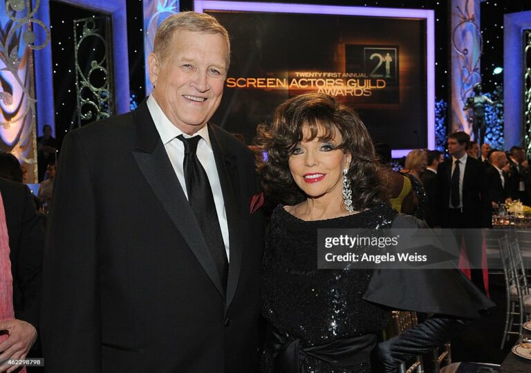 LOS ANGELES, CA - JANUARY 25:  SAG-AFTRA President Ken Howard and actress Joan Collins attend the 21st Annual Screen Actors Guild Awards at The Shrine Auditorium on January 25, 2015 in Los Angeles, California.  (Photo by Angela Weiss/Getty Images)