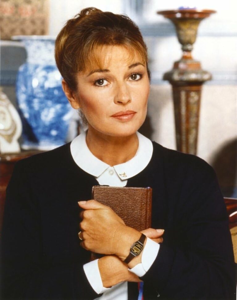 Stephanie-Beacham-5
