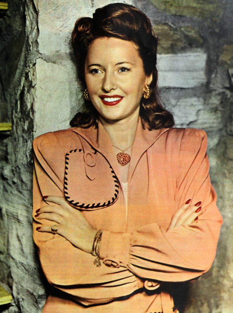 Barbara_Stanwyck_1943