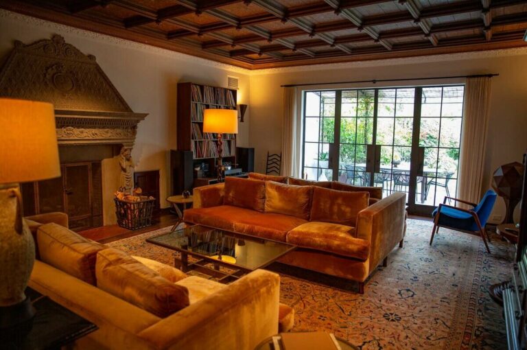 A1930sMediterranean-StyleEstateinSantaMonica-TheNordroom1-1