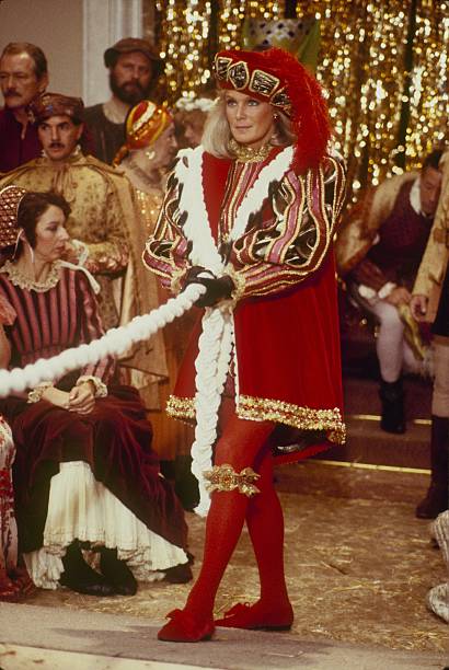 DYNASTY - "The Fair" - Airdate December 9, 1987. (Photo by ABC Photo Archives/Disney General Entertainment Content via Getty Images) LINDA EVANS