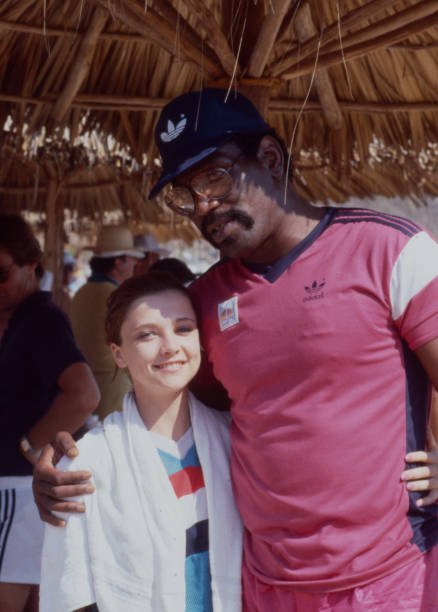 Malibu, CA - 1978: (L-R) Emma Samms, Bubba Smith appearing in the ABC tv special 'Battle of the Network Stars IV'. (Photo by American Broadcasting Companies via Getty Images)