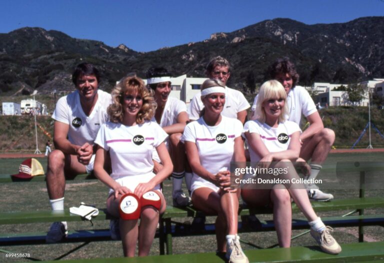 TEAM ABC -- Top row: Robert Urich, Scott Baio, Jeff Conaway, (Bottom Row) Jennilee Harrison, Linda Evans and Ann Jillian in the Battle of the Network Stars Episode Ten which was filmed in May 1981 in Los Angeles, California. (Photo by Ron Eisenberg/Michael Ochs Archives/Getty Images)