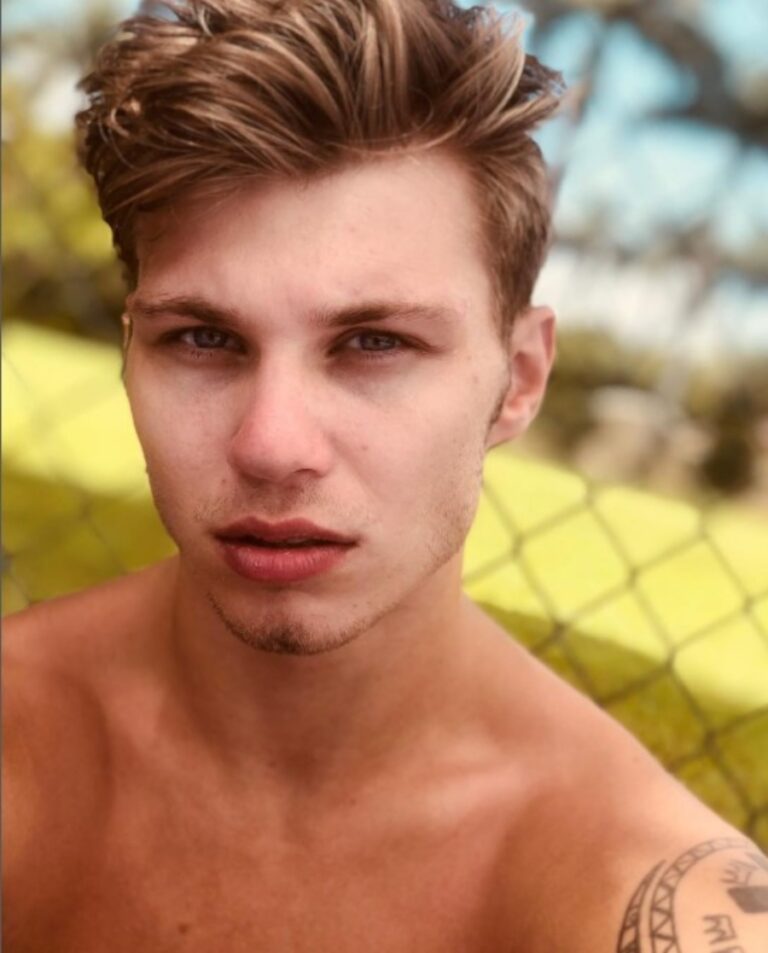 Aaron Scott 11