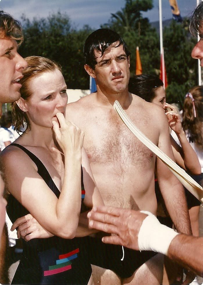 Constance McCashin, Doug Sheehan (et Parker Stevenson de profil)